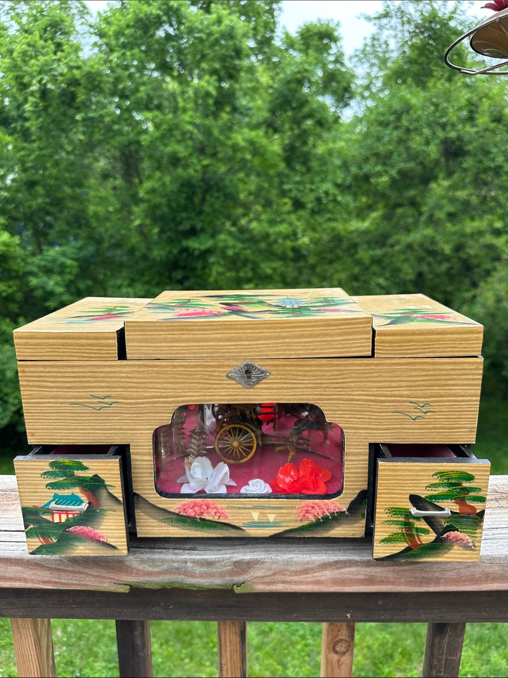 Vintage Musical Japanese Daysun Shadow Box Jewelry Box 1950’s Moving Diorama